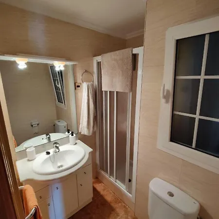 Sunny Flat With Balcony And Sea Views Камбрильс