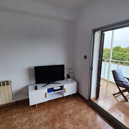 Апартаменты Sunny Flat With Balcony And Sea Views Камбрильс