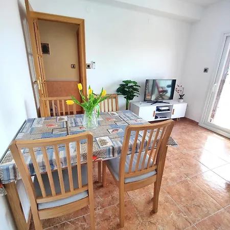 Sunny Flat With Balcony And Sea Views