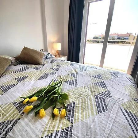 Sunny Flat With Balcony And Sea Views Апартаменты *