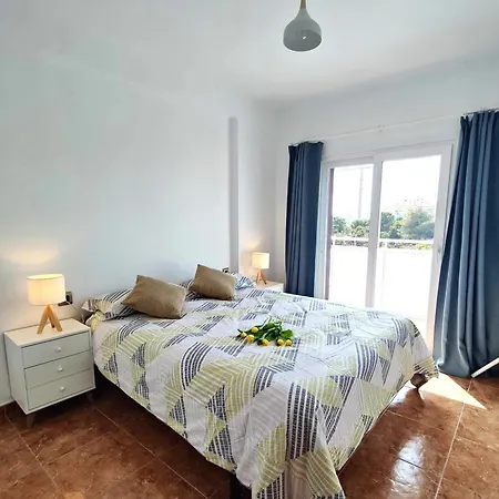 Апартаменты Sunny Flat With Balcony And Sea Views *