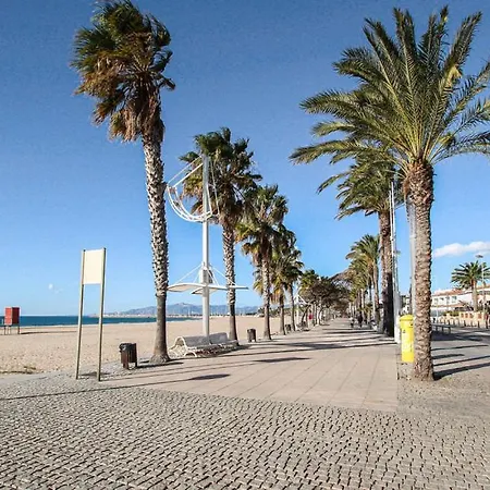 Апартаменты Sunny Flat With Balcony And Sea Views
