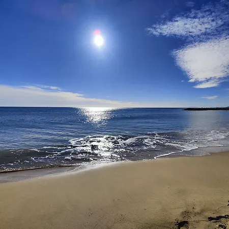 Sunny Flat With Balcony And Sea Views Апартаменты
