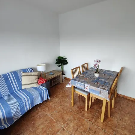 Sunny Flat With Balcony And Sea Views *