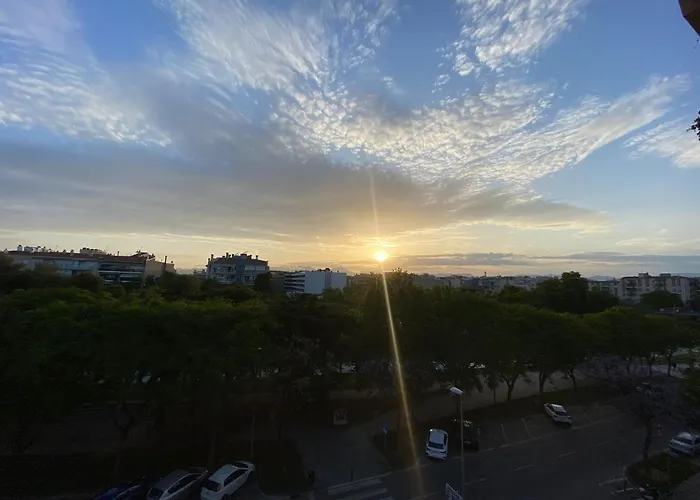 Sunny Flat With Balcony And Sea Views شقة كامبريلس