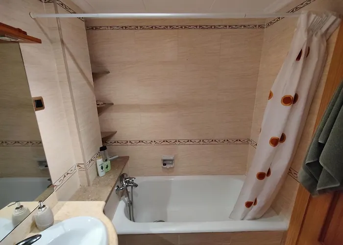 شقة Sunny Flat With Balcony And Sea Views