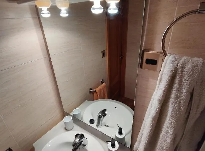 شقة Sunny Flat With Balcony And Sea Views *