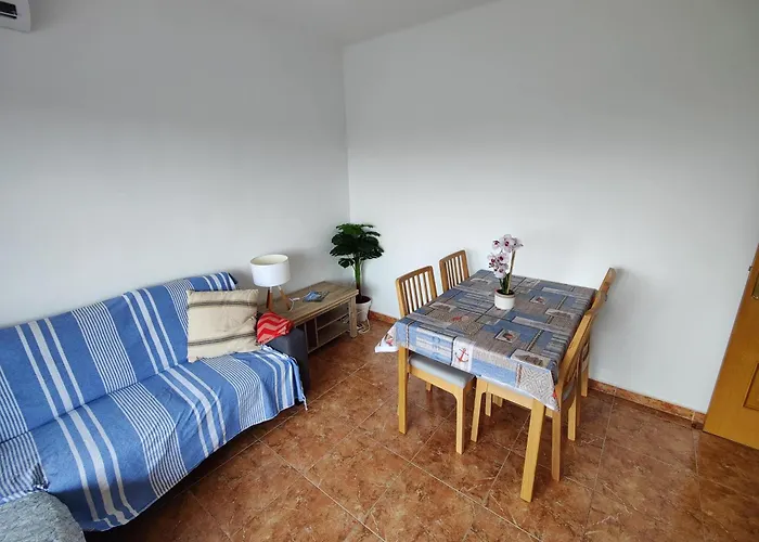 Sunny Flat With Balcony And Sea Views *