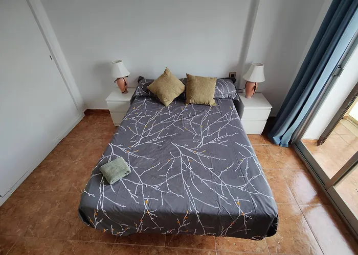 Sunny Flat With Balcony And Sea Views * كامبريلس