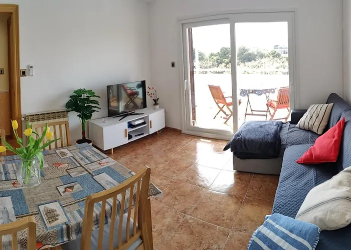 شقة Sunny Flat With Balcony And Sea Views كامبريلس