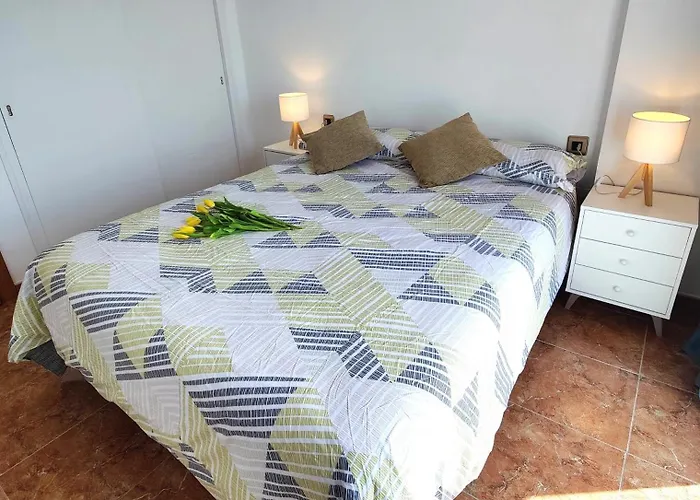 Sunny Flat With Balcony And Sea Views *