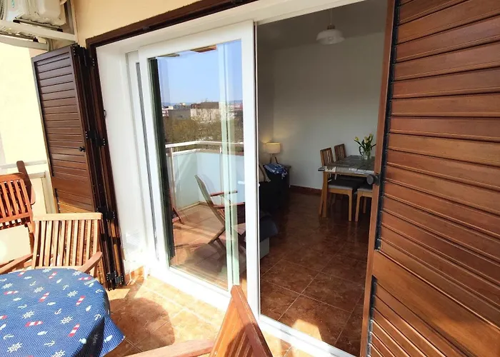 Sunny Flat With Balcony And Sea Views