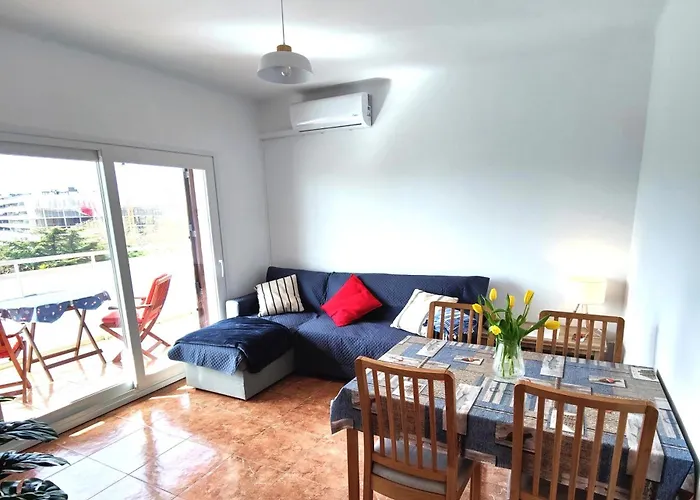 Sunny Flat With Balcony And Sea Views *