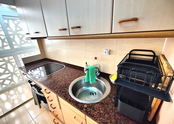 Sunny Flat With Balcony And Sea Views * كامبريلس