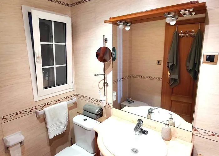 شقة Sunny Flat With Balcony And Sea Views *